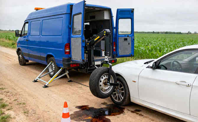 洛隆汽车中途维修