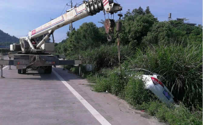 洛隆重载吊车救援 洛隆重载吊车救援